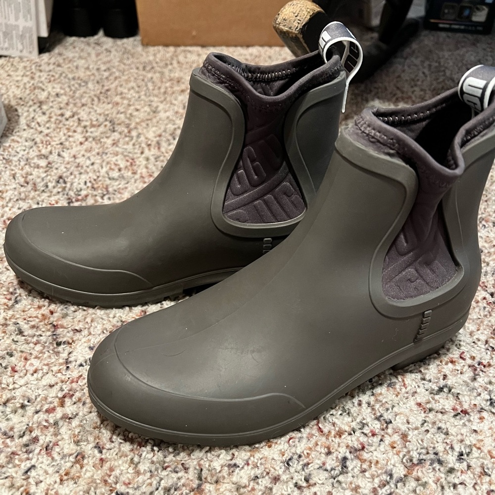 UGG droplet boots